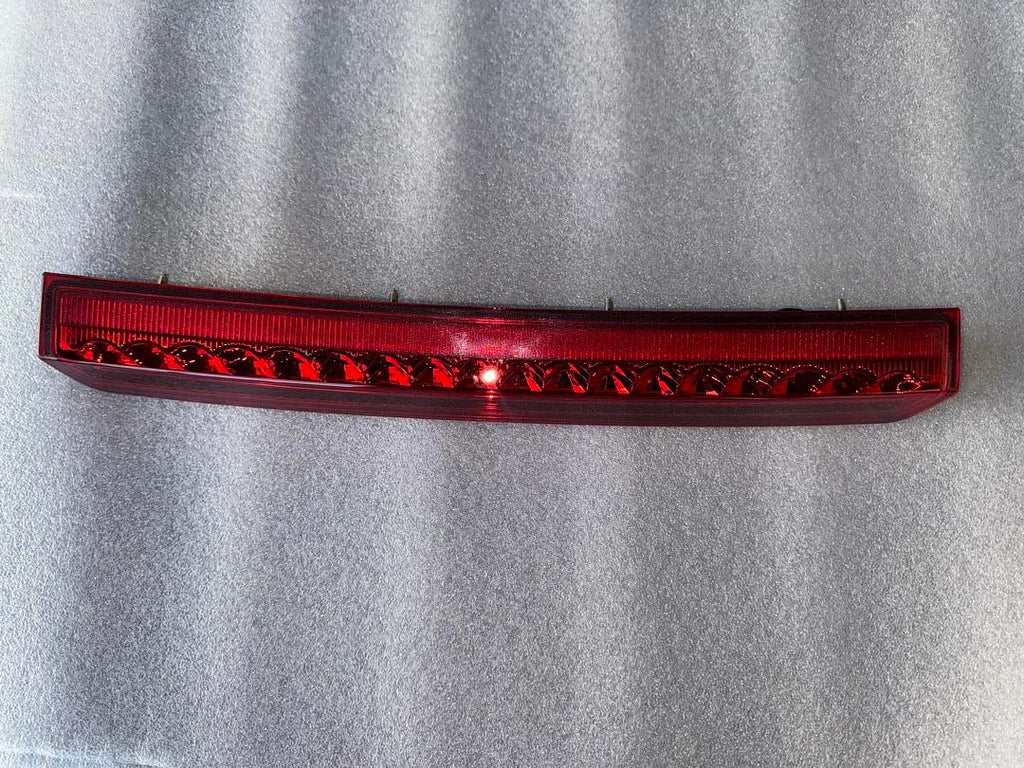 15-20 CHEVY TAHOE 15-20 SUBURBAN 16-19 SUBURBAN 3500HD RED THIRD BRAKE LIGHT