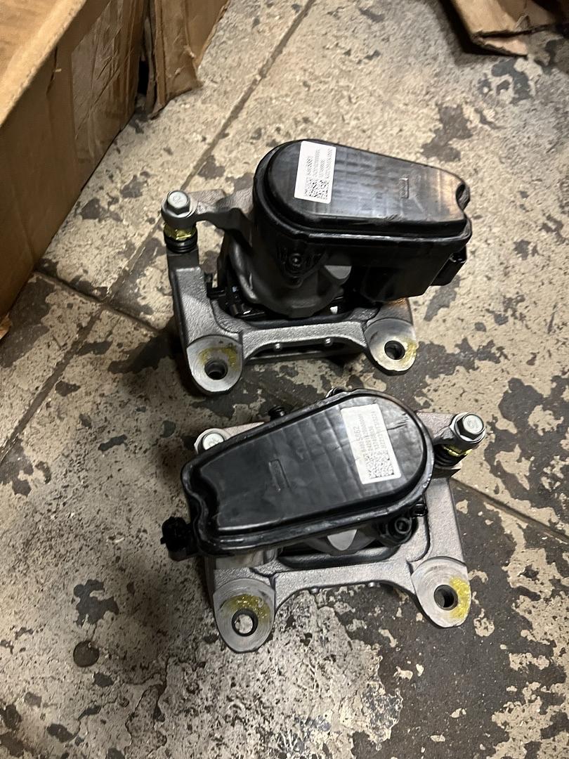 84805861 | + left and right rear electric caliper for GM 21-23 Cadillac escalade tahoe suburban