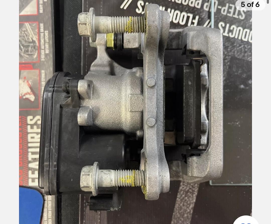 85138730 | + 85138731 pair of GM rear calipers for 2019+ chevy silverado Gmc sierra 2021+ tahoe yukon escalade
