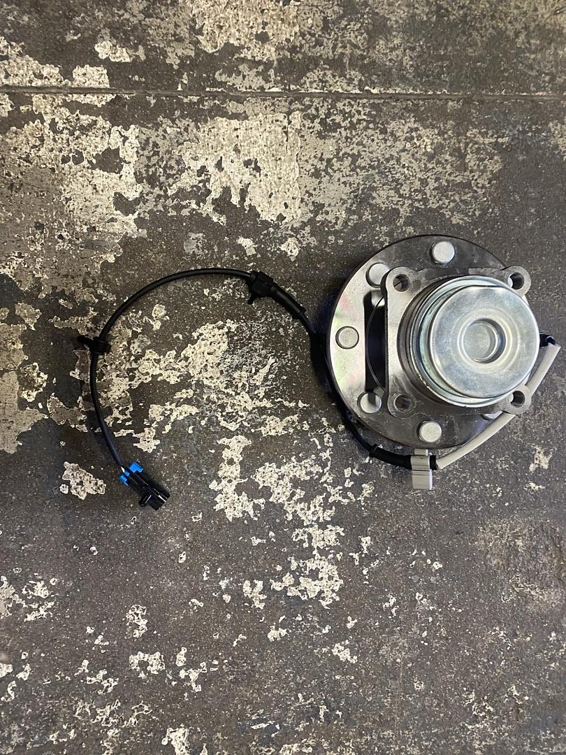 03-17 EXPRESS 3500 / SAVANA 3500, 09-17 EXPRESS 4500 / SAVANA 4500 FRONT WHEEL BEARING HUB