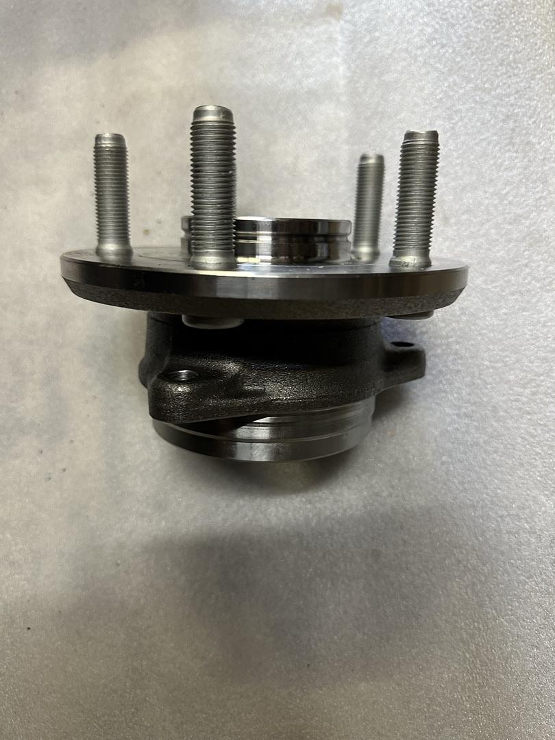 11-22 DURANGO / 11-21 GRAND CHEROKEE, SILVER FRONT WHEEL BEARING HUB ASSEMBLY