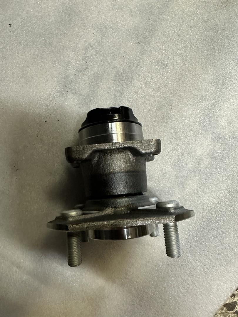2007-2012 VERSA REAR WHEEL BEARING HUB ASSEMBLY W/SPEED SENSOR