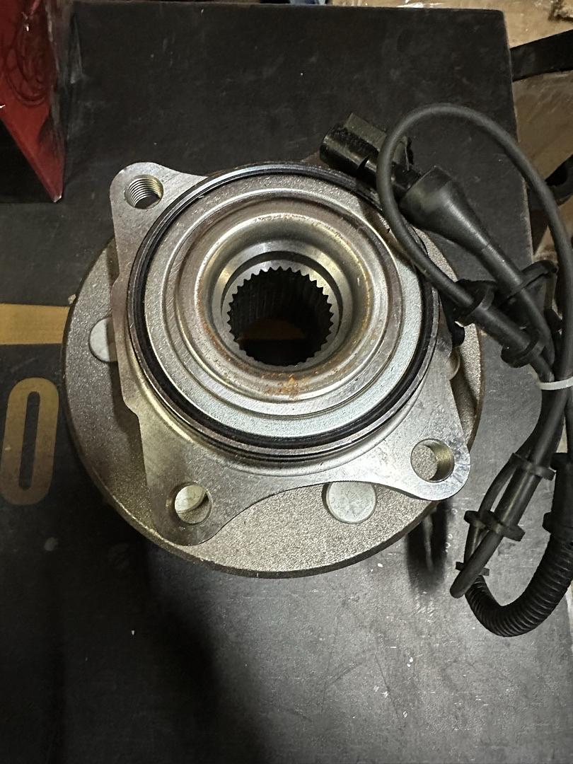 2003-2006 EXPEDITION/NAVIGATOR REAR WHEEL BEARING HUB ASSEMBLY W/ABS SENSOR