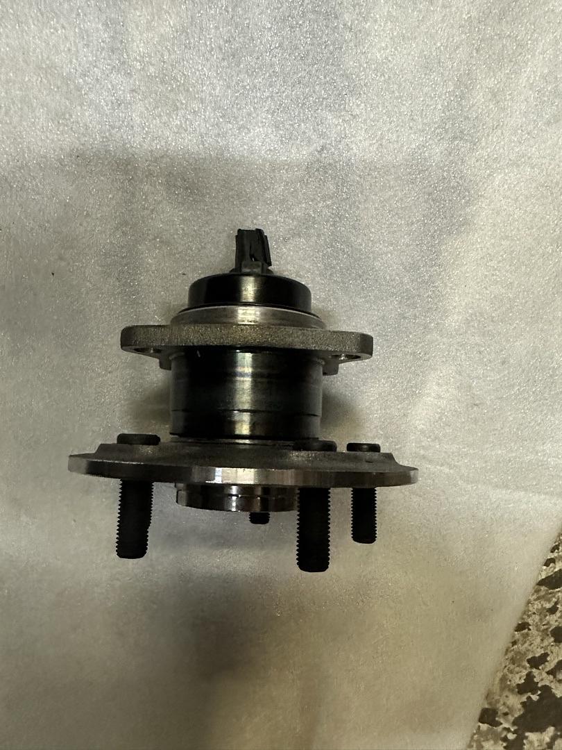 09-17 VIBE / 09-19 TOYOTA COROLLA/ 09-13 MATRIX 1.8L 2WD REAR BEARING HUB