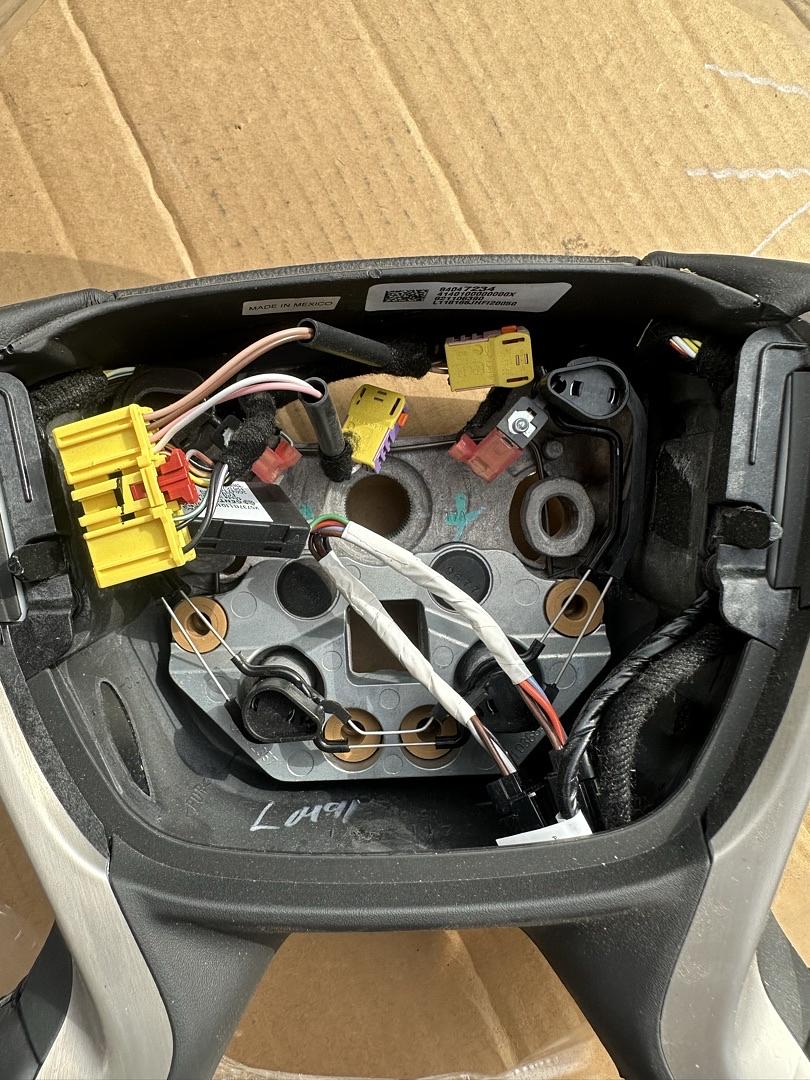 84139372 | GM# 17 GMC Acadia Steering Wheel