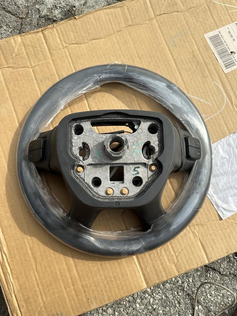 84139372 | GM# 17 GMC Acadia Steering Wheel