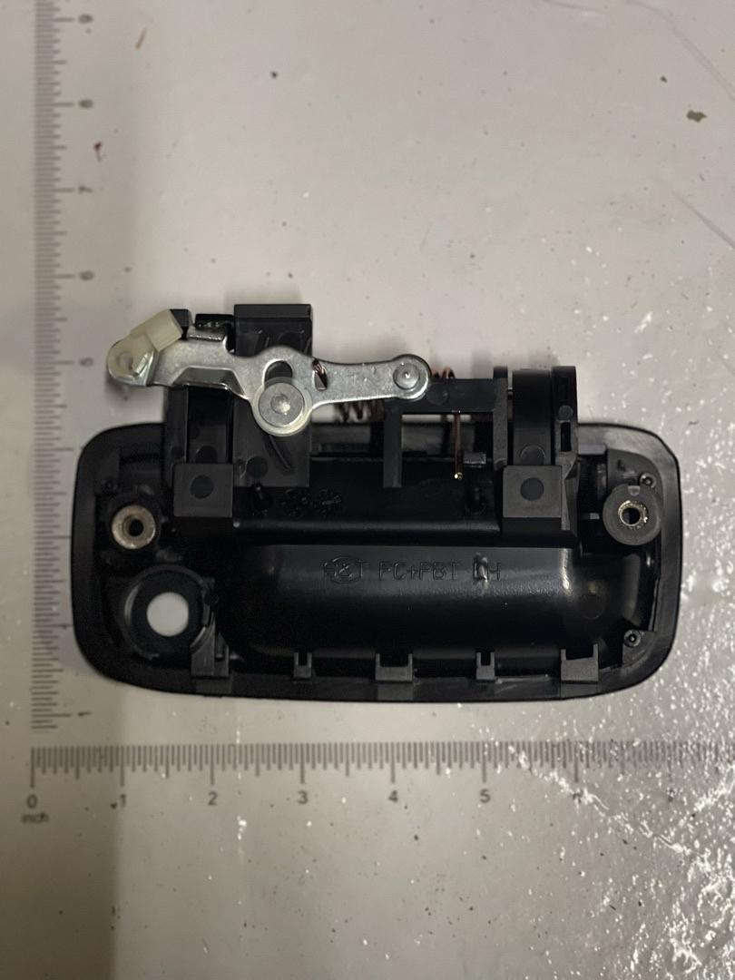 95-04 TOYOTA TACOMA DRIVER SIDE HANDLE BEZEL WITH KEY HOLE