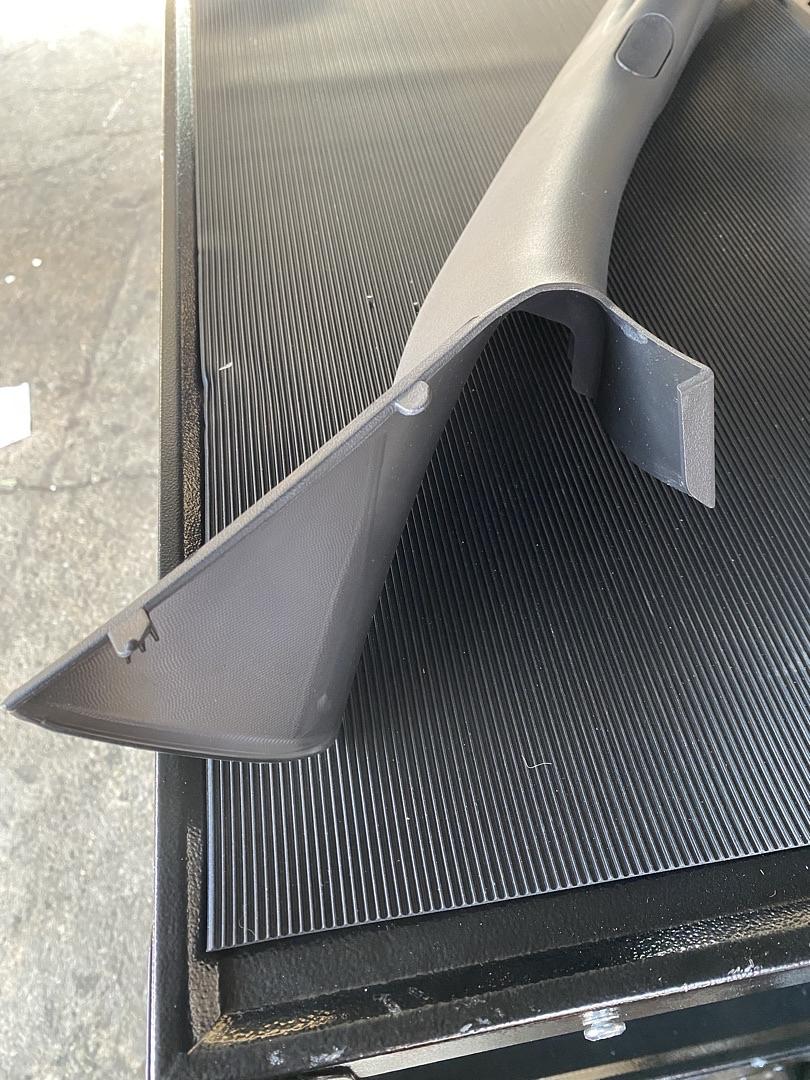 04-08 F-150/06-08 MARK LT EBONY BLACK FRONT RIGHT SIDE A PILLAR WINDSHEILD TRIM INTERIOR