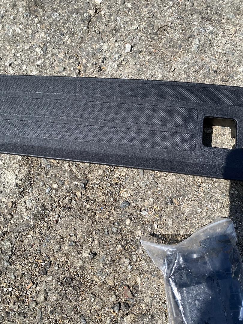 17-22 F-250/F-350 SUPER DUTY TAIL GATE MOLDING