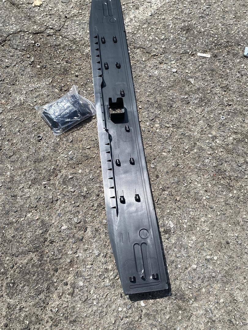 17-22 F-250/F-350 SUPER DUTY TAIL GATE MOLDING