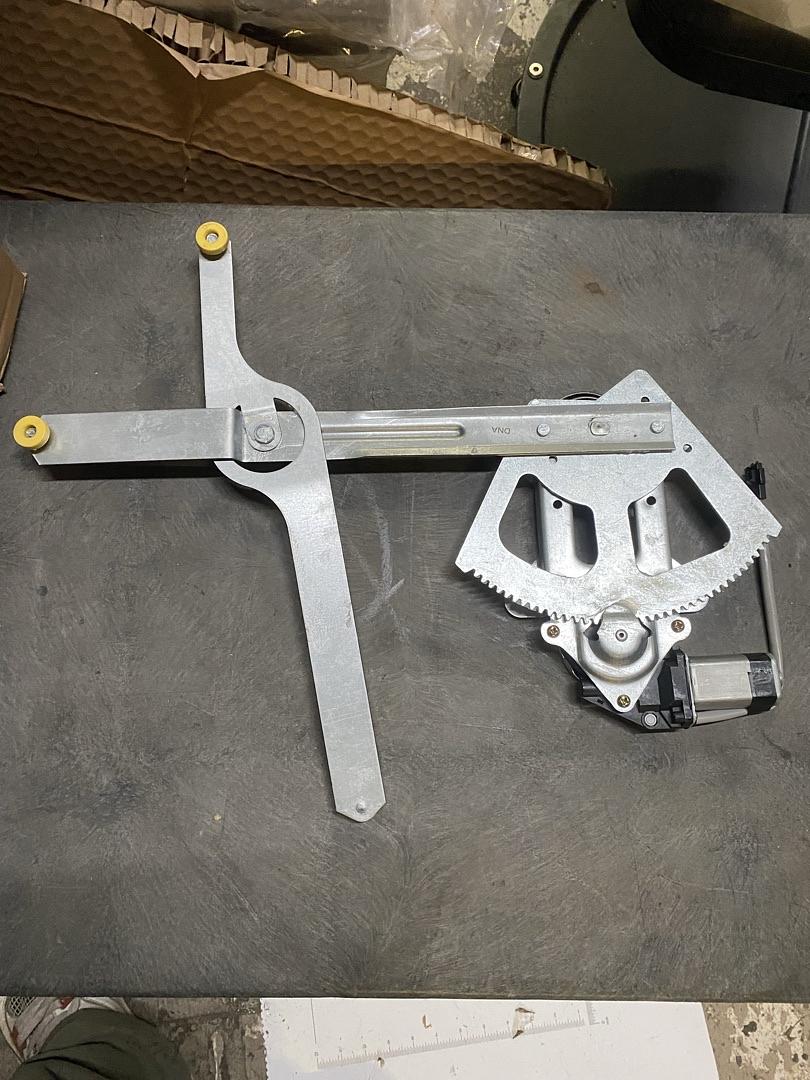 88-02 CHEVY GMC C/K SERIES PICKUP SUBURBAN FRONT RIGHT PASSENGER SIDE POWER WINDOW REGULATOR W/MOTOR ASSEMBLY