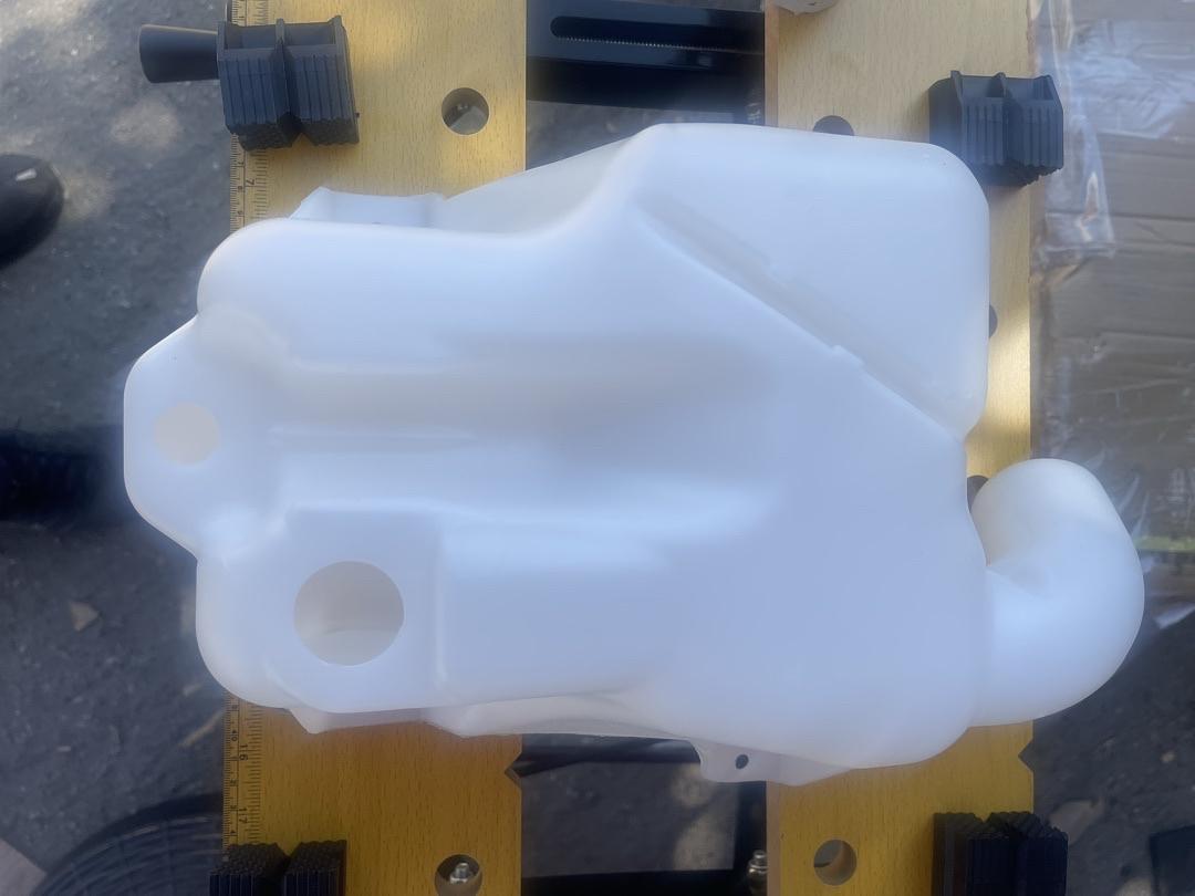 22711037 | GM 07-09 Saturn Aura /08-12 Chevy Malibu/ 05-10 Pontiac G6 Container , Windshield Washer Solvent