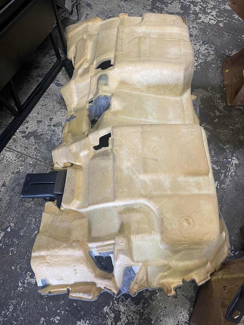 20815660 | GM Carpet Assembly, Rear Floor Panel Light Ttnum 09 cadillac dts