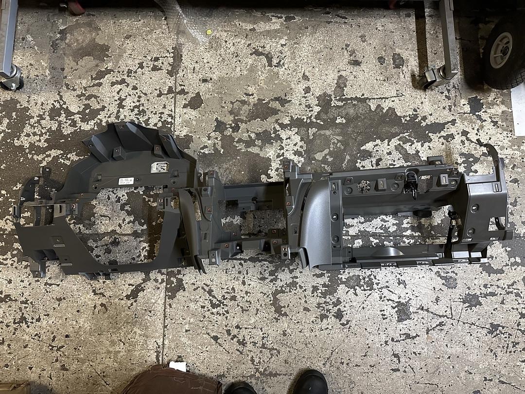 GM 13-17 Chevy Traverse Panel Assembly, Instrument Panel Lower Trim *Titanium