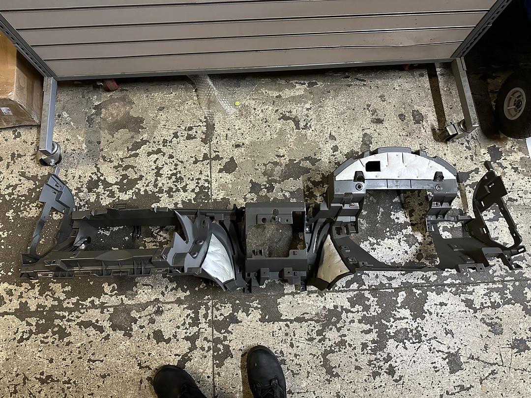 GM 13-17 Chevy Traverse Panel Assembly, Instrument Panel Lower Trim *Titanium