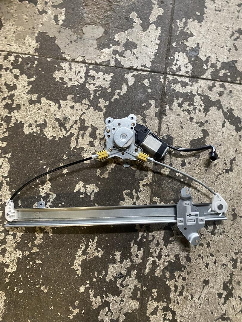 05-15 FRONTIER/XTERRA, 05-10 PATHFINDER, 09-12 EQUATOR FRONT LEFT DRIVER SIDE POWER WINDOW REGULATOR & MOTOR ASSEMBLY
