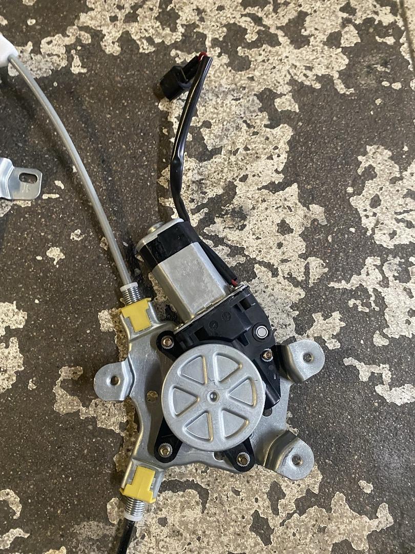 05-15 FRONTIER/XTERRA, 05-10 PATHFINDER, 09-12 EQUATOR FRONT LEFT DRIVER SIDE POWER WINDOW REGULATOR & MOTOR ASSEMBLY