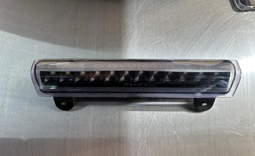 00-06 CHEVY SUBURBAN / TAHOE / GMC YUKON & XL BLACK 3RD BREAK LIGHT LED
