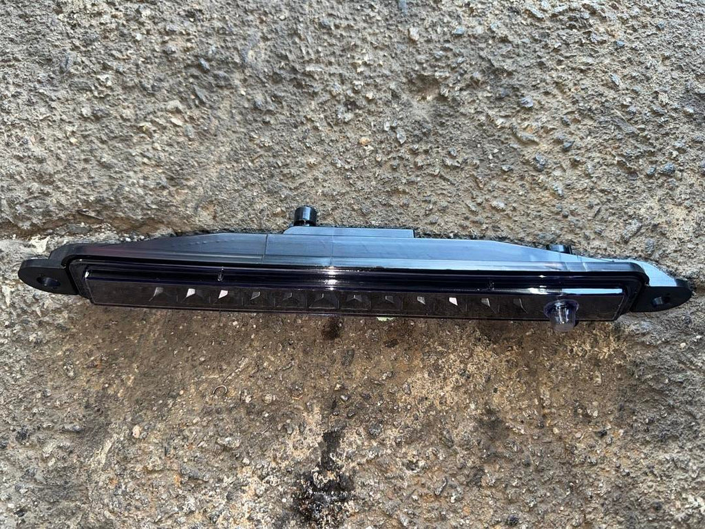 04-15 NISSAN ARMADA / INFINITI QX56 LED 3RD THIRD BRAKE LIGHT