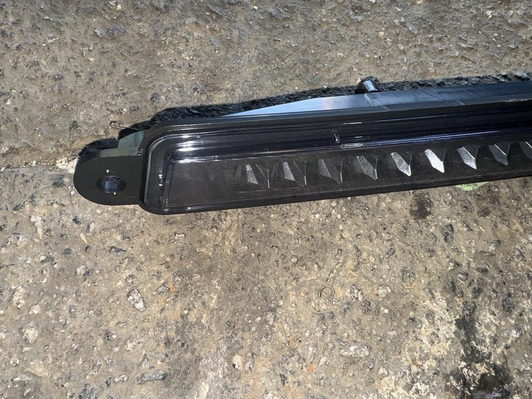 04-15 NISSAN ARMADA / INFINITI QX56 LED 3RD THIRD BRAKE LIGHT