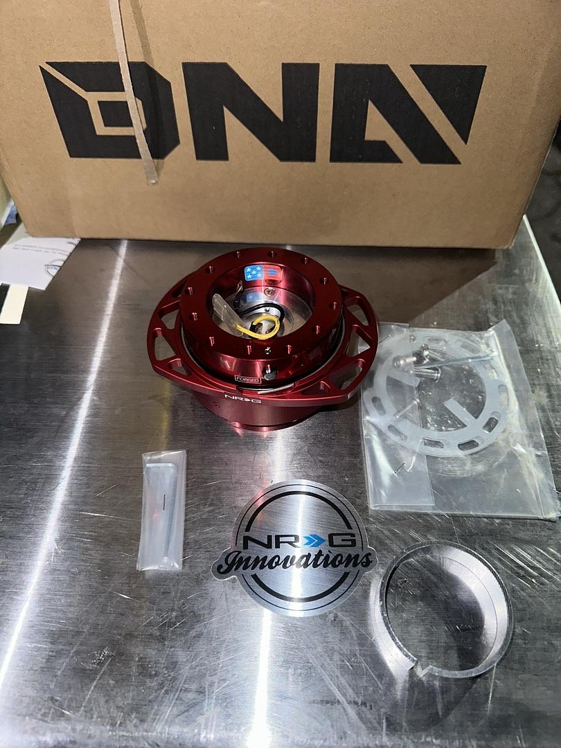 GEN 2.0 STEERING WHEEL QUICK RELEASE KIT ADAPTER RED BODY RED CUTOUT RING 6X70MM & 6X74MM BOLT PATTERN