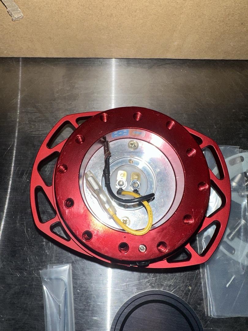 GEN 2.0 STEERING WHEEL QUICK RELEASE KIT ADAPTER RED BODY RED CUTOUT RING 6X70MM & 6X74MM BOLT PATTERN