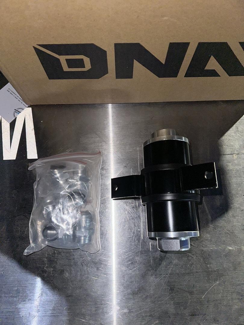 MICRONS ALUMINUM INLINE FUEL FILTER + BRACKET FOR AN6/AN8/AN10