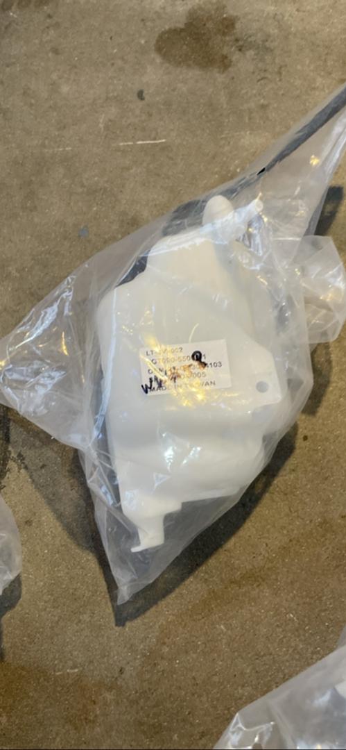WW#58 OEM-RT-GM3014103 FOR HUMMER H3 COOLANT RESERVOIR 2006 07 08 09 2010 | W/CAP AND HOSE