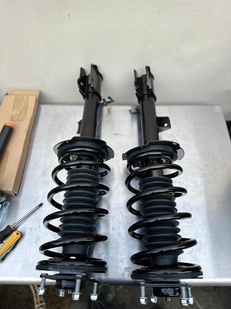 FORD ESCAPE 01-12 / MAZDA TRIBUTE 01-11 / MERCURY MARINER 05-11 , SR4100 , SR4101 FRONT LEFT AND RIGHT STRUT COIL SPRING