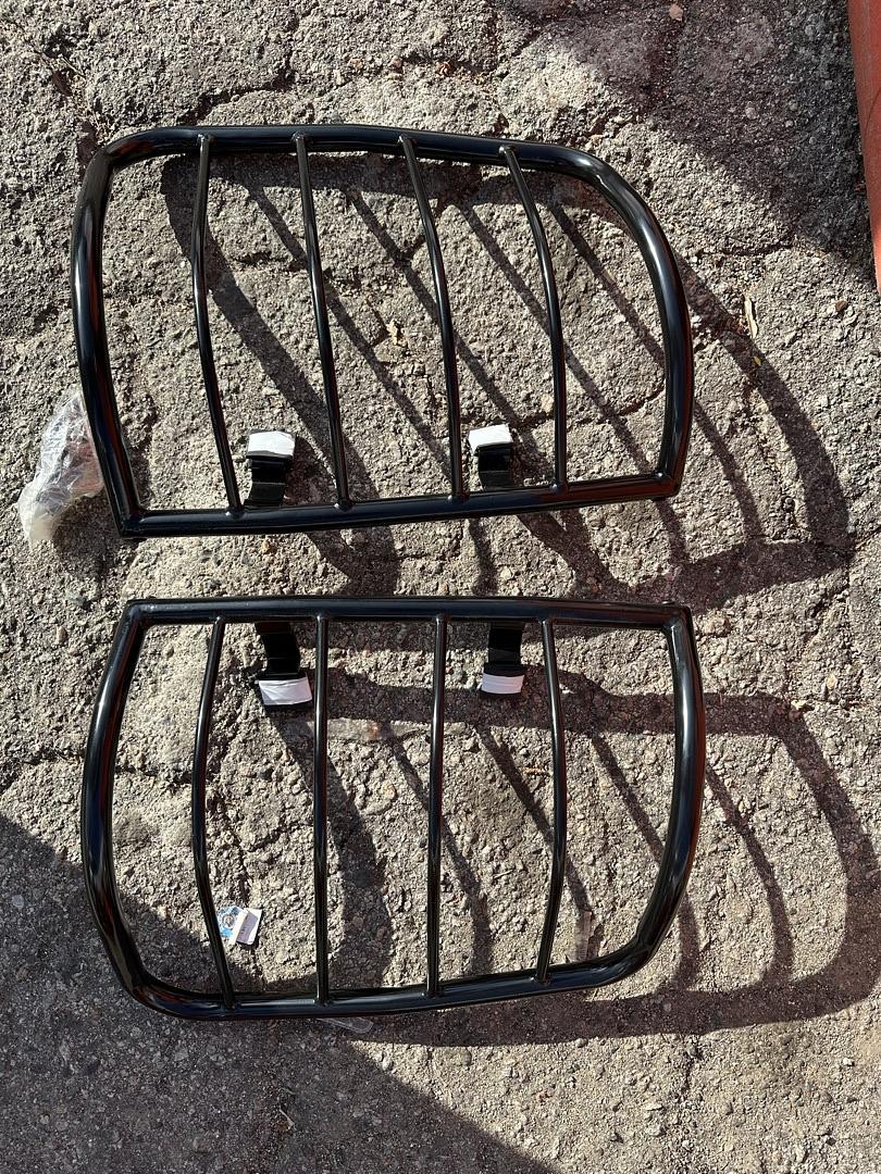 09-16 DODGE RAM 1500 / 10-16 DODGE RAM 2500 3500 BLACK TAILLIGHT CAGE