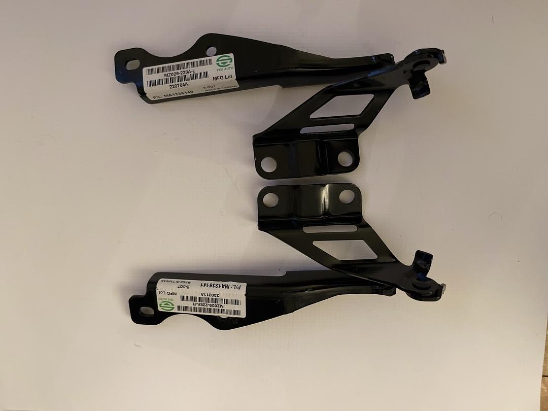 2014-2018 MAZDA 3 SPORT PAIR OF HOOD HINGES BLACK 2PCS