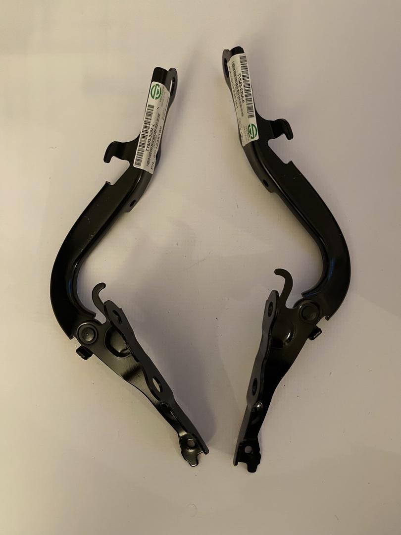 05-10 SCION TC PAIR OF BLACK HOOD HINGES 2PCS