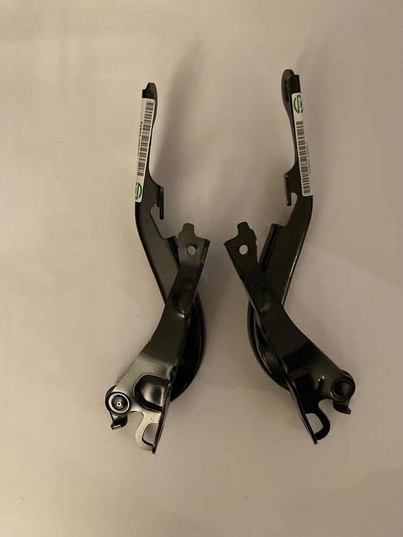 05-10 SCION TC PAIR OF BLACK HOOD HINGES 2PCS