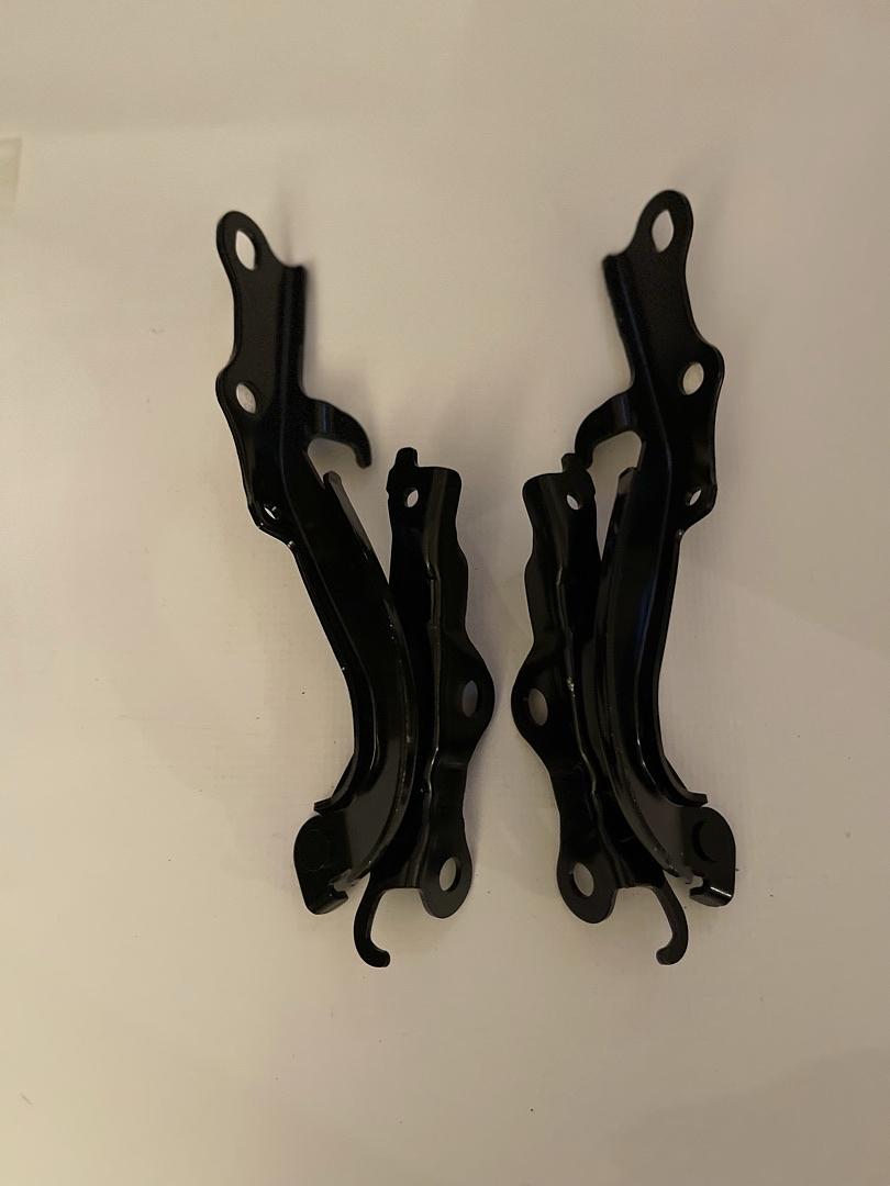05-10 SCION TC PAIR OF BLACK HOOD HINGES 2PCS