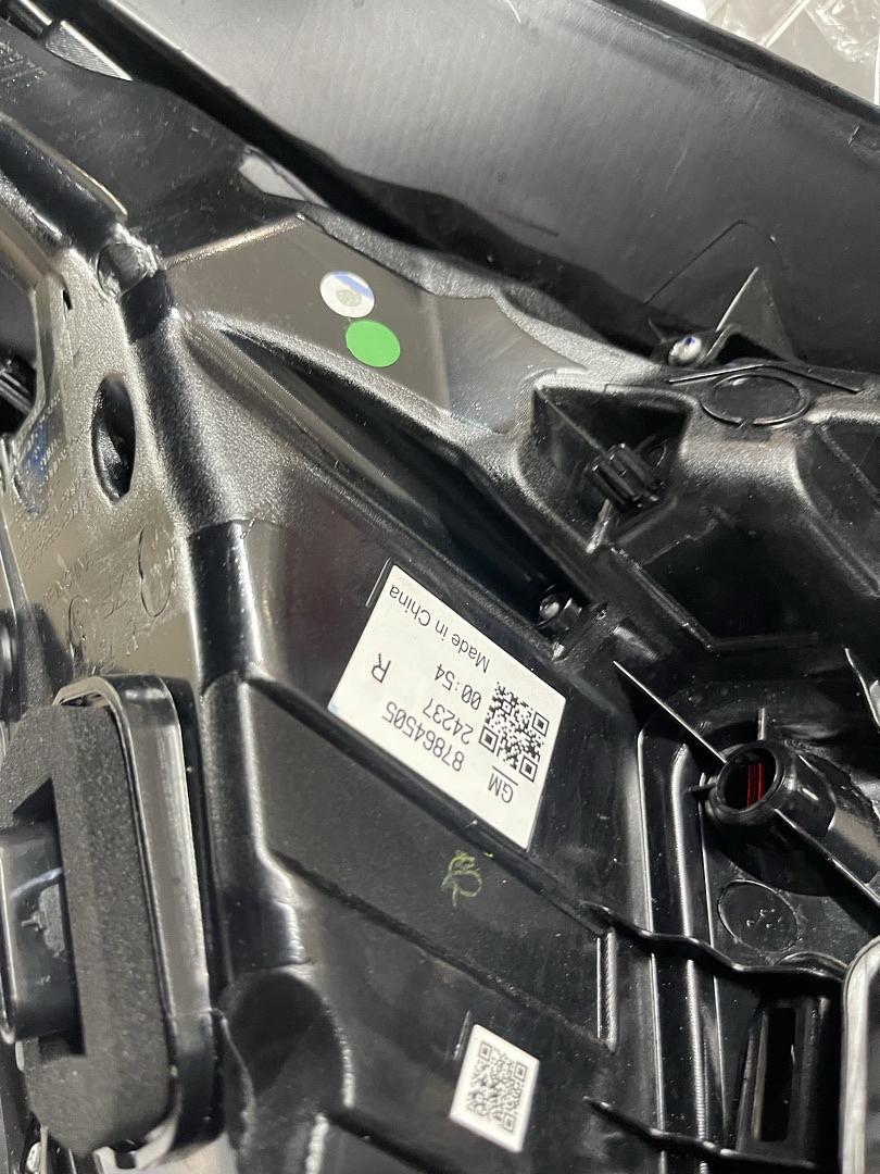 87864504 | + oB Pair of Taillights