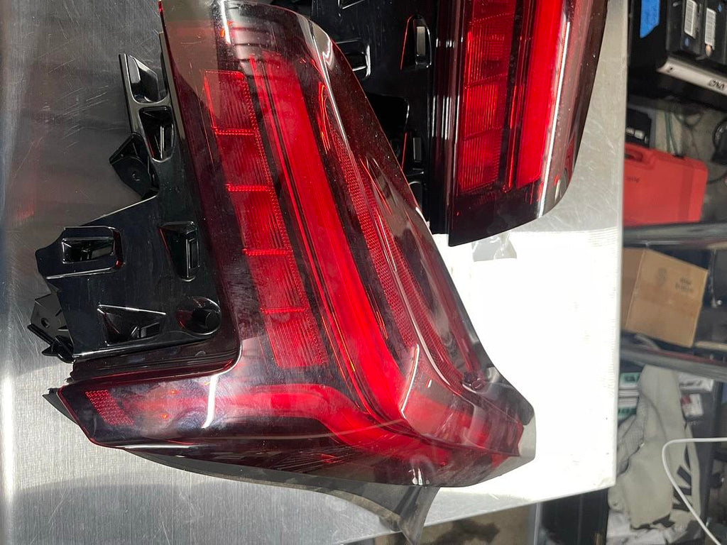 87864504 | + oB Pair of Taillights