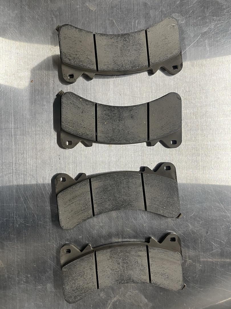 84263246 | 2016-2023 Chevy Silverado Tahoe suburban GMC yukon sierra escalade cadillac set of brembo brake pads