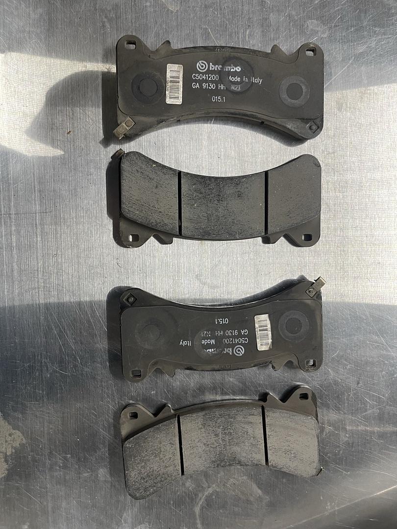 84263246 | 2016-2023 Chevy Silverado Tahoe suburban GMC yukon sierra escalade cadillac set of brembo brake pads