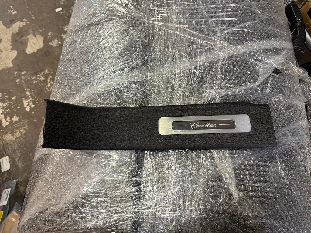 15-20 cadillac escalade Jet Black Passenger Side Door Sill Plate - GM