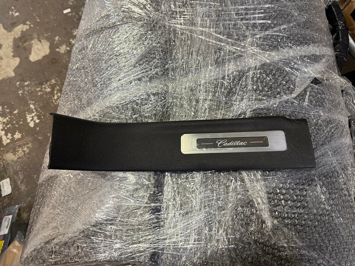 84559154 | 15-20 cadillac escalade Jet Black Passenger Side Door Sill Plate - GM