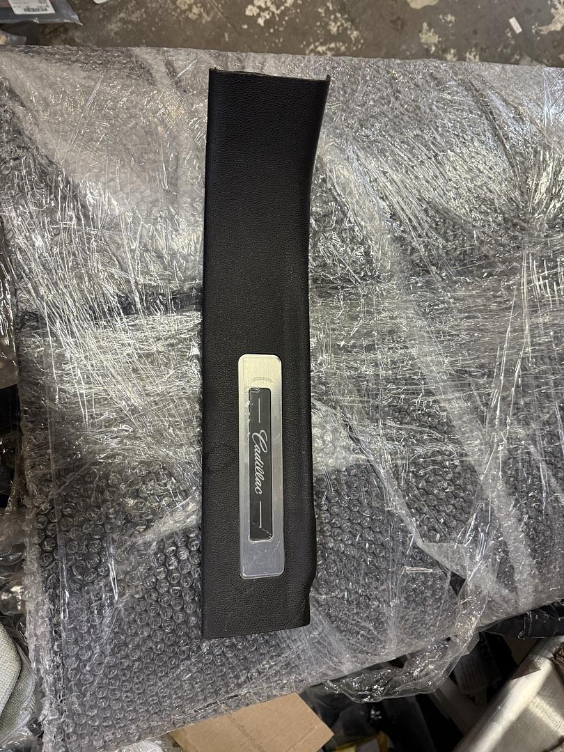 84559154 | 15-20 cadillac escalade Jet Black Passenger Side Door Sill Plate - GM