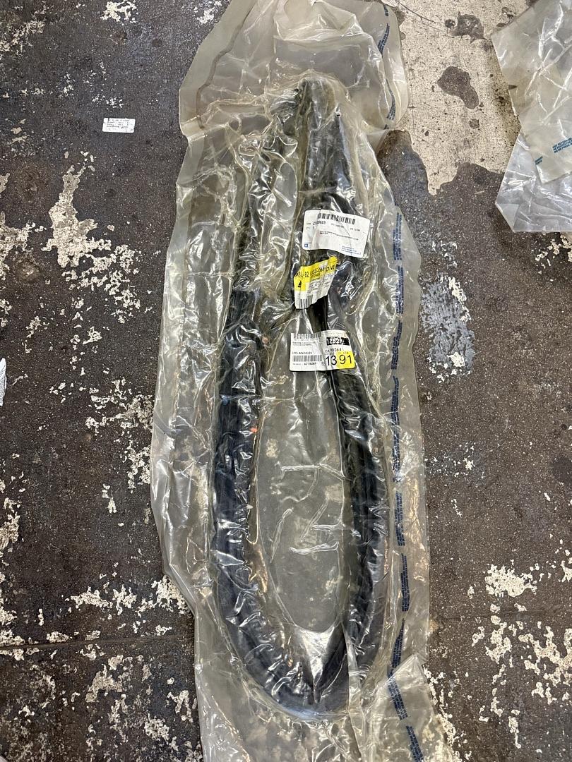 23330685 | 15-22 chevy colorado / gmc canyon OEM GM Front Passenger Side Door Weatherstrip