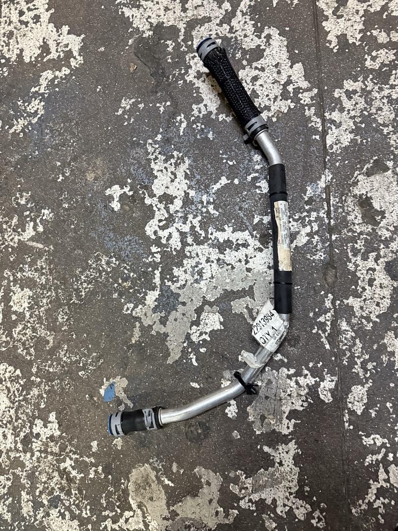 22913984 | 09-17 checy traverse gmc acadia buick enclave Power Steering Reservoir Line Hose - GM ()