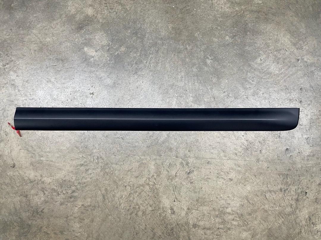 GM OEM 99-13 Escalade Front Door Exterior Trim-Body Side Mldg 2007-2013 Chevy GM Tahoe Yukon Passenger Right Door Center