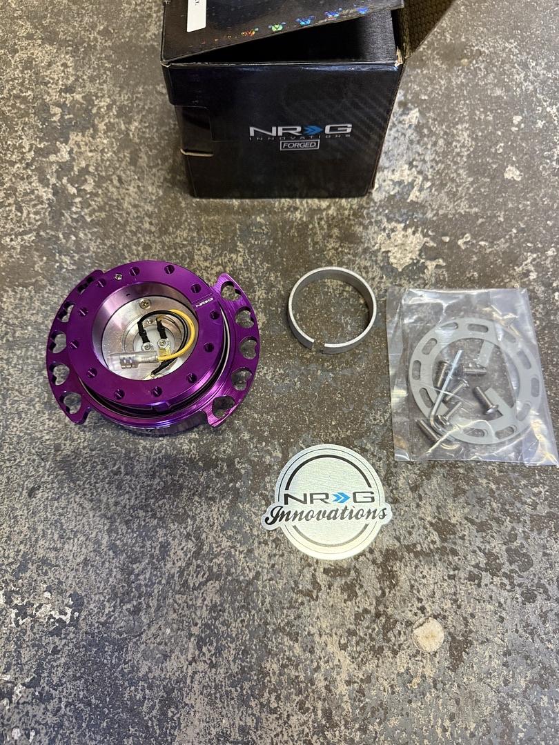 NRG INNOVATIONS GEN 2.0 STEERING WHEEL QUICK RELEASE KIT ADAPTER PURPLE BODY/PURPLE HEART CUTOUT RING 6X70MM & 6X74MM BOLT PATTERN