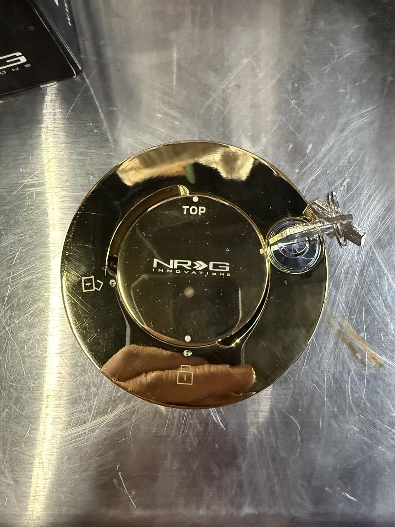 NRG STEERING WHEEL QUICK RELEASE QUICK LOCK CHROME GOLD