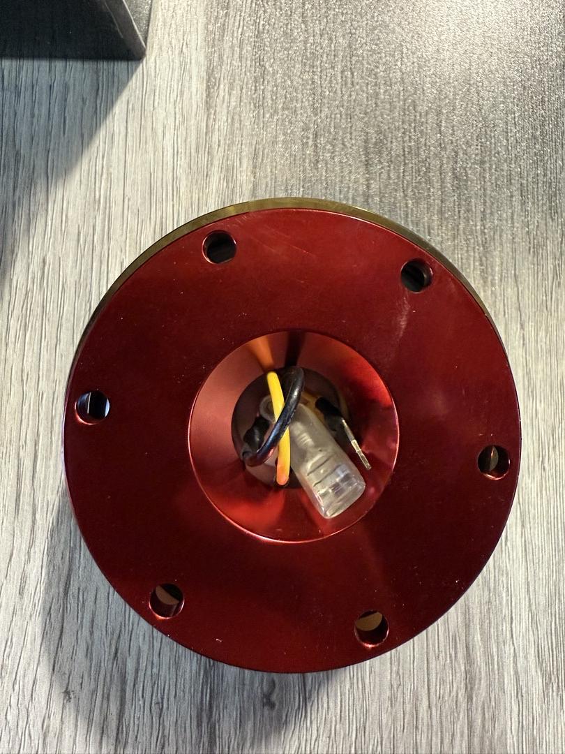 NRG INNOVATIONS QUICK RELEASE KIT (RED BODY/CHROME GOLD PYRAMID RING)