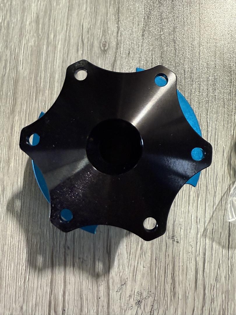 SFI 42.1/6- BOLT STEERING WHEEL QUICK RELEASE ADAPTER, BLACK QUICK RELEASE/LIGHT BLUE RING
