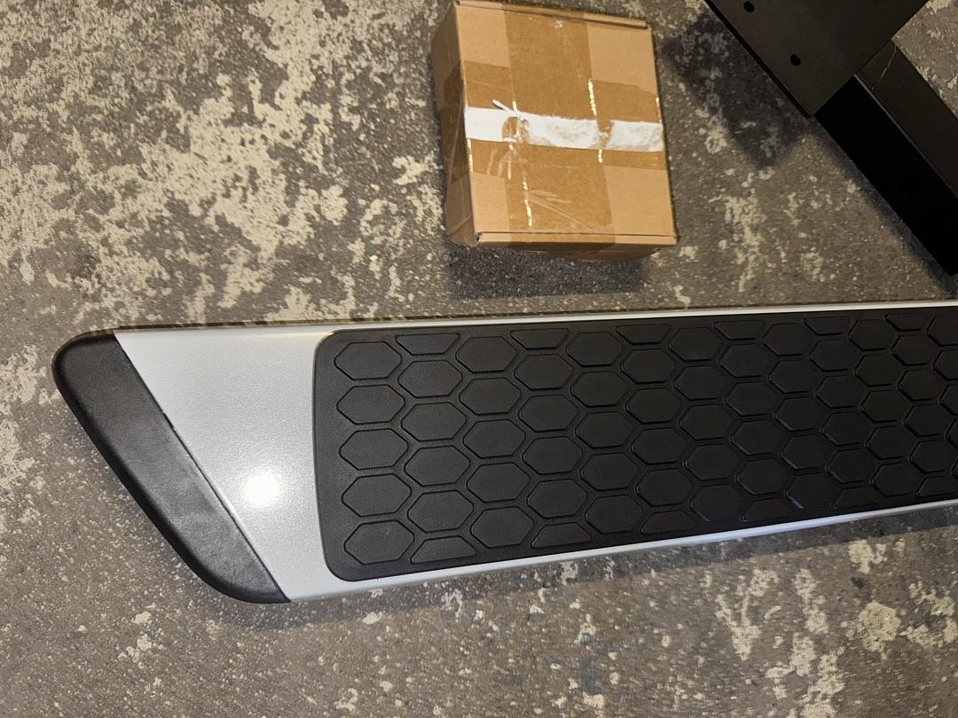 UNIVERSAL 6INCH GREY TOW HITCH STEP
