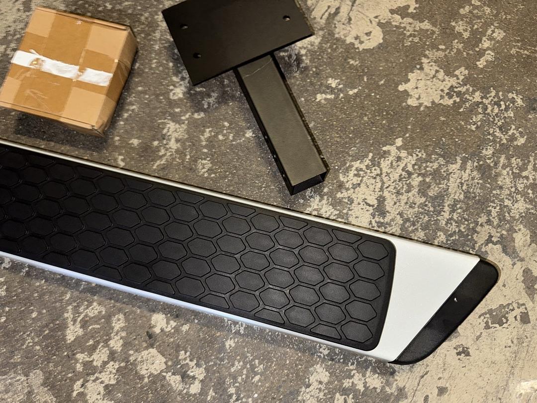 UNIVERSAL 6INCH GREY TOW HITCH STEP